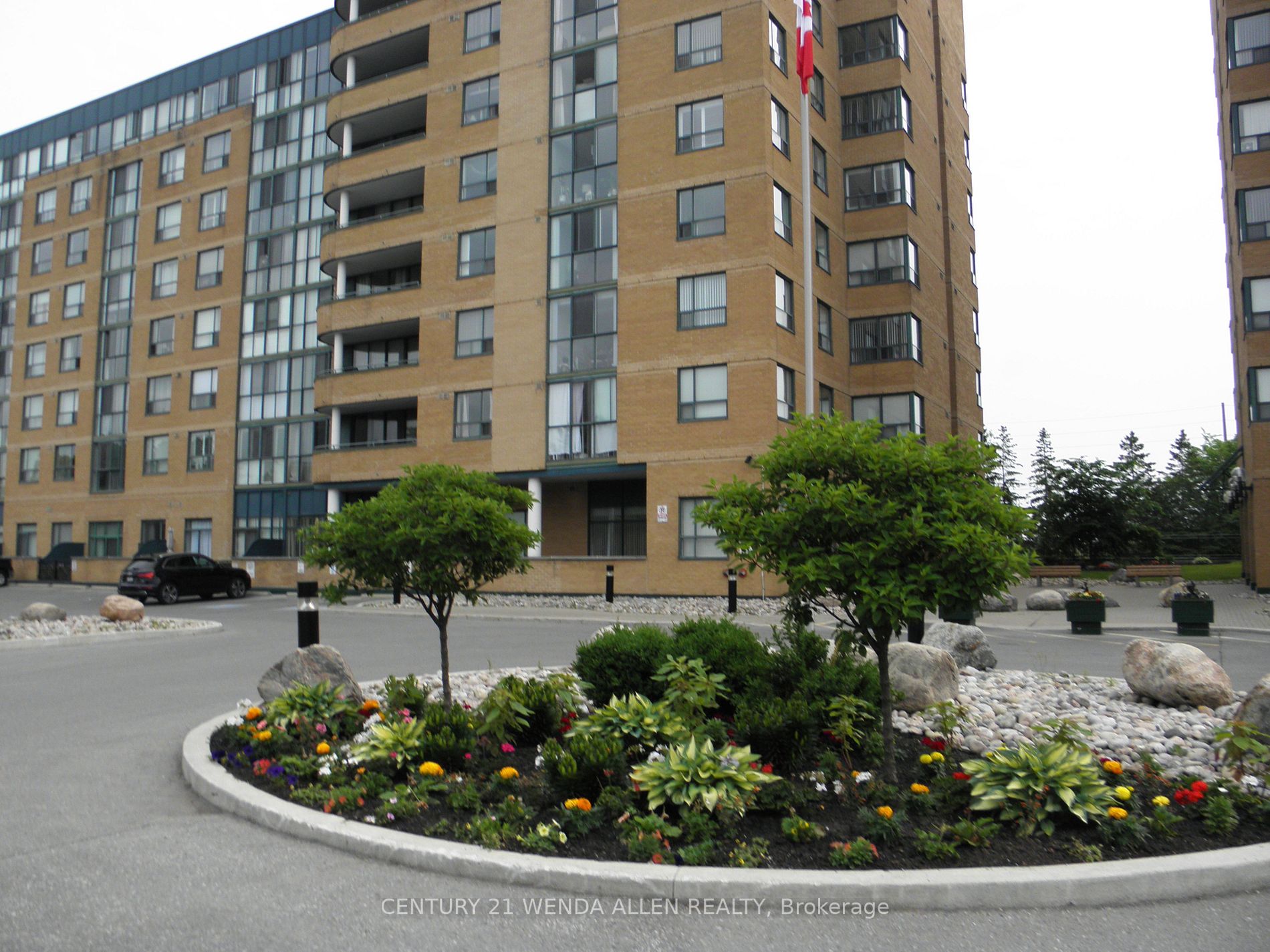 1665 Pickering Pkwy, #607