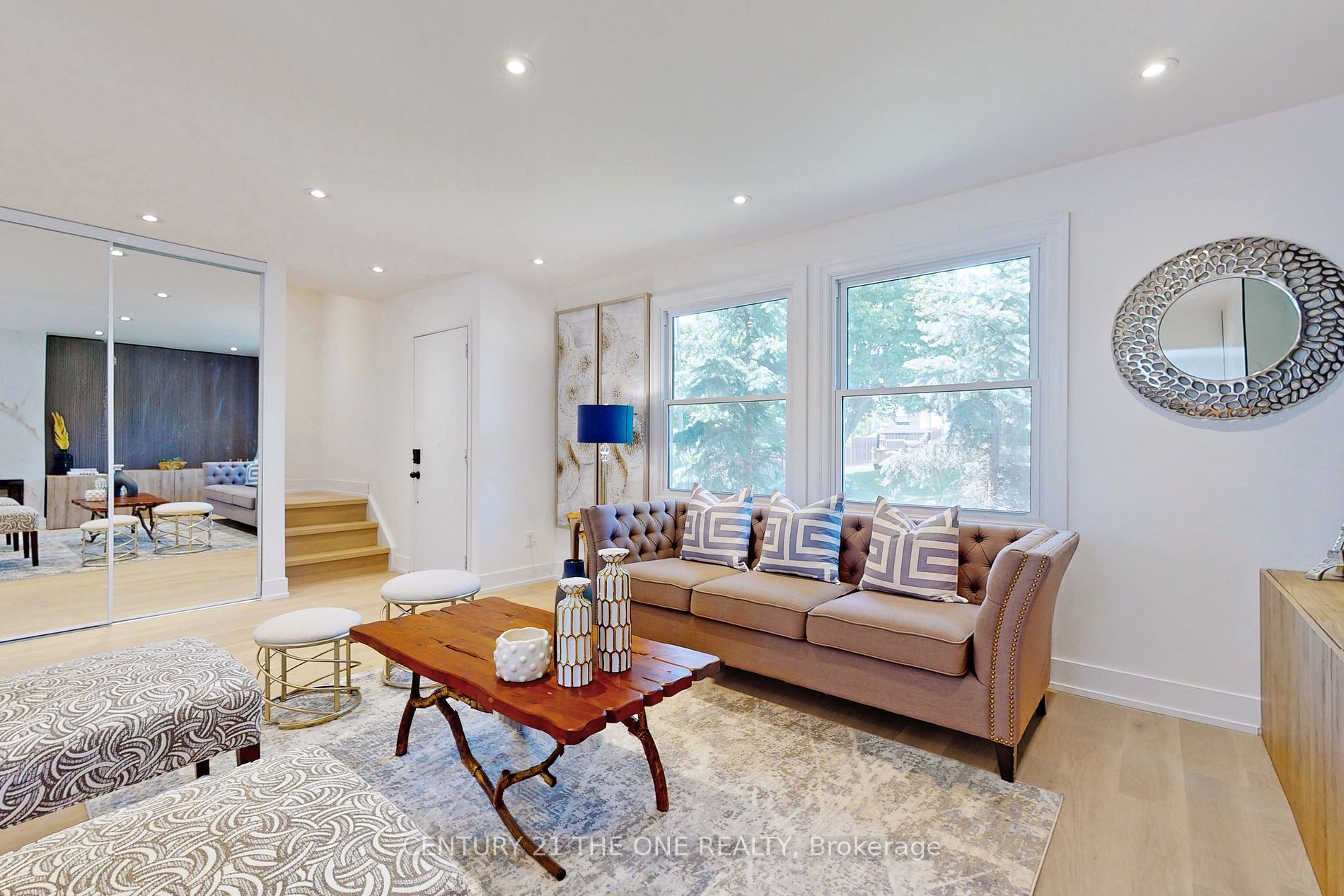 647 Capilano Crescent