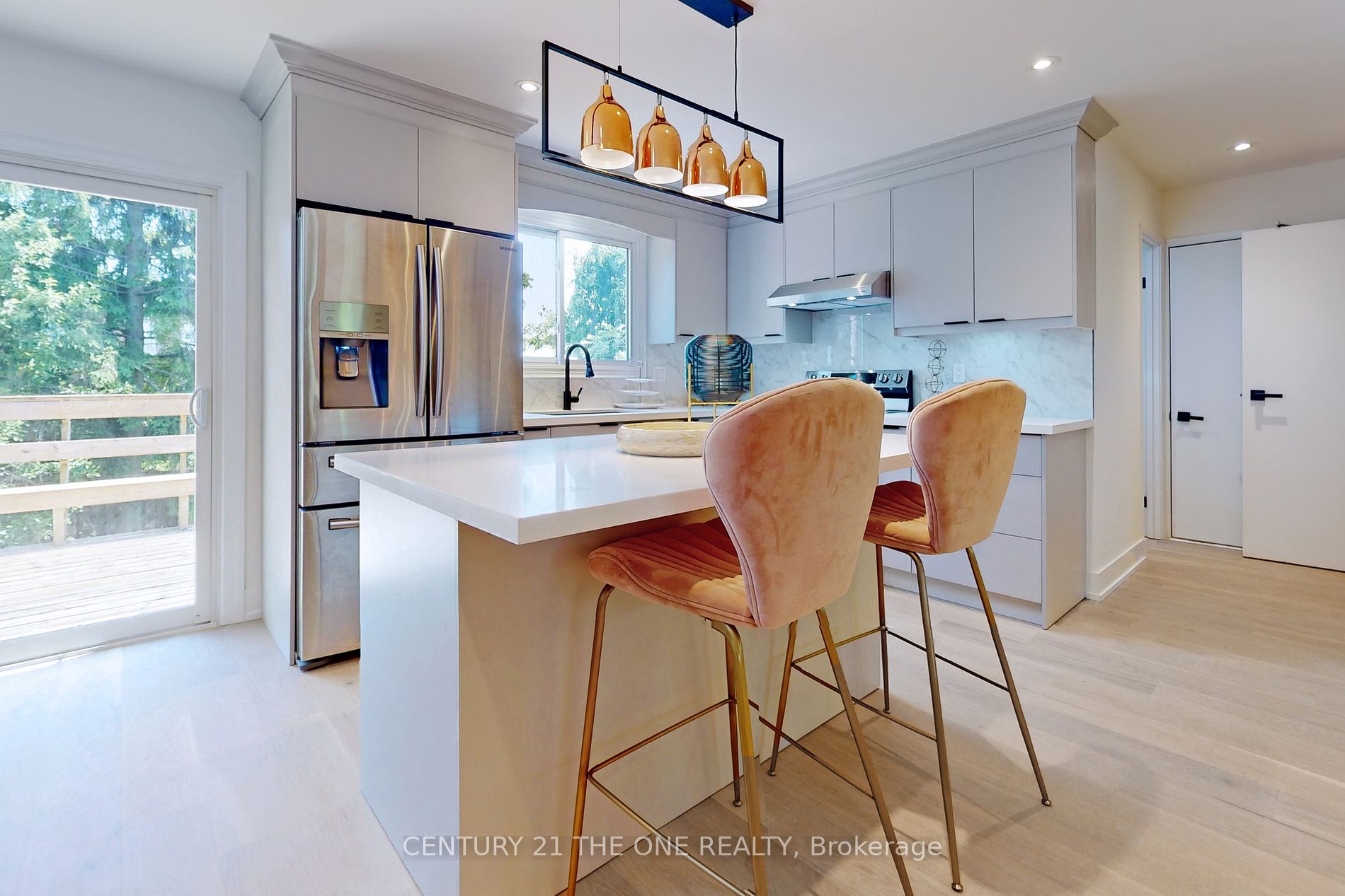 647 Capilano Crescent