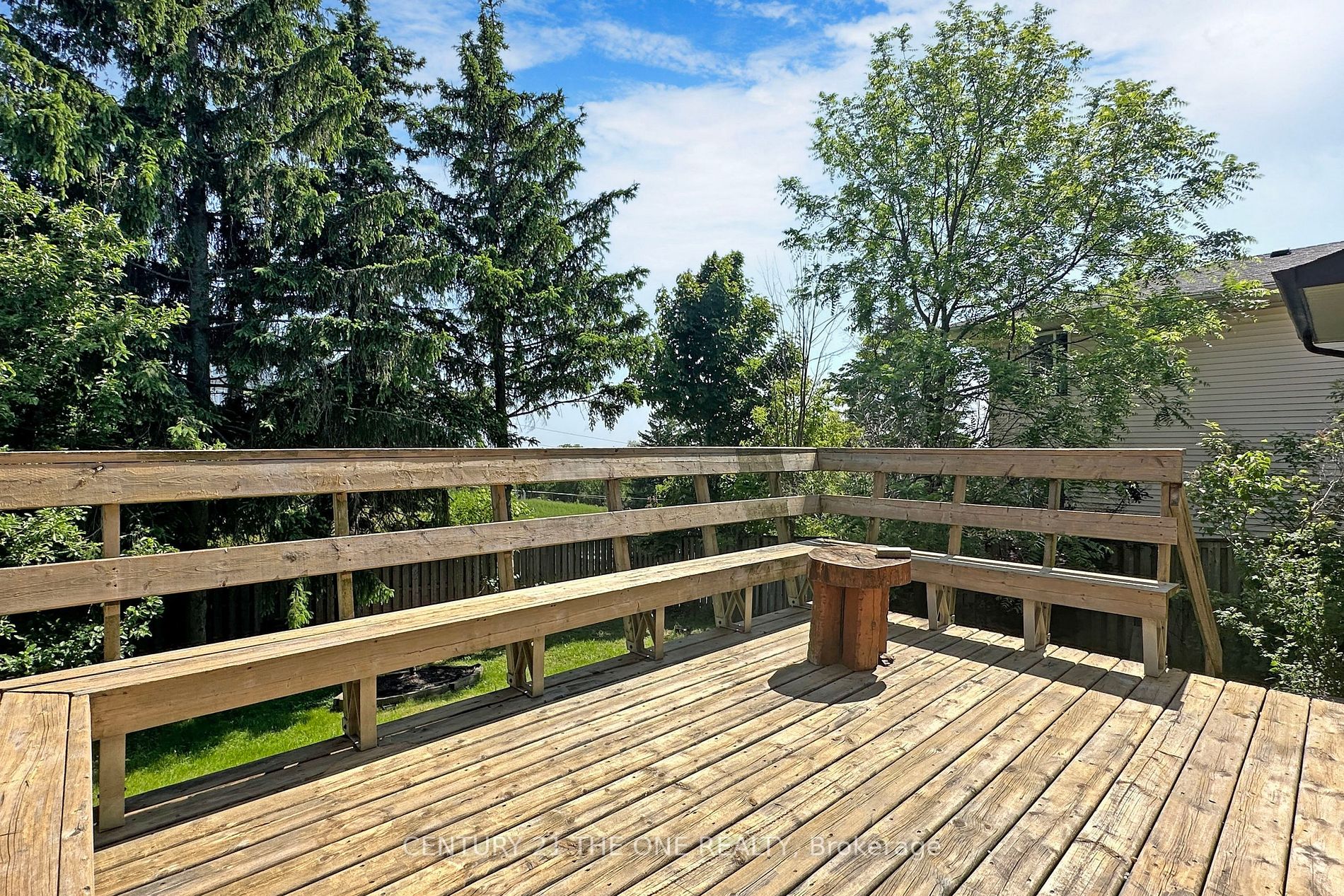647 Capilano Crescent