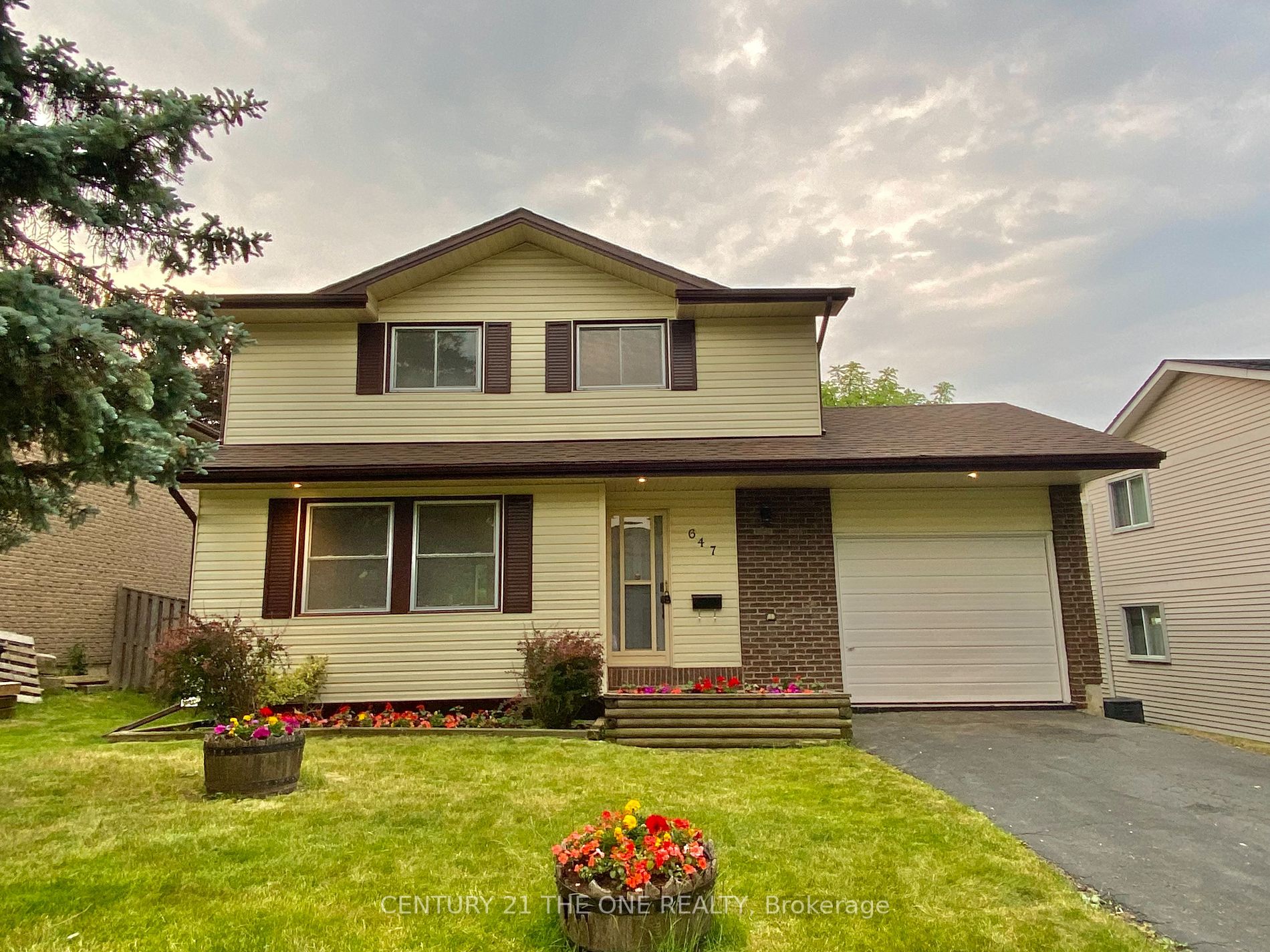 647 Capilano Crescent