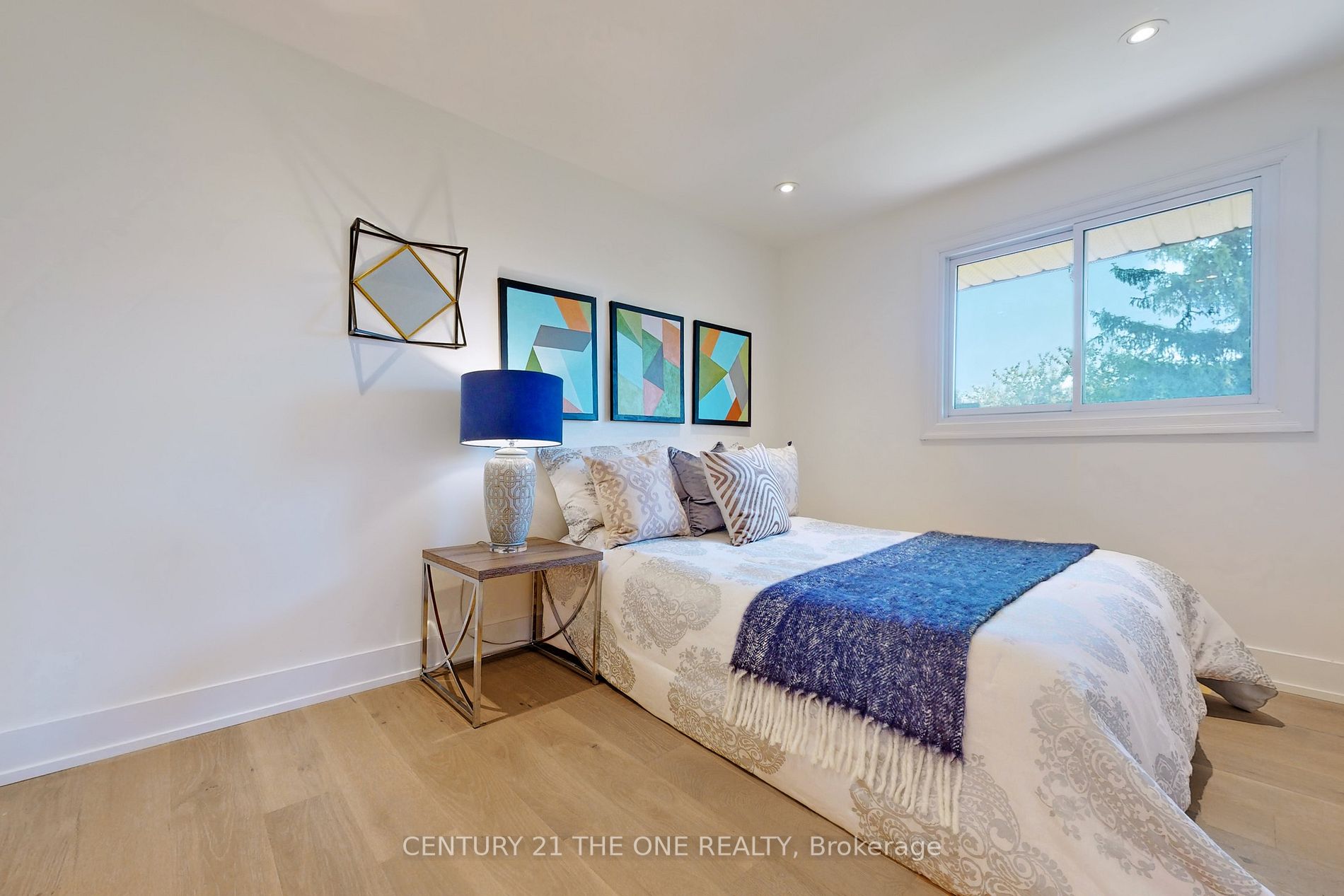 647 Capilano Crescent