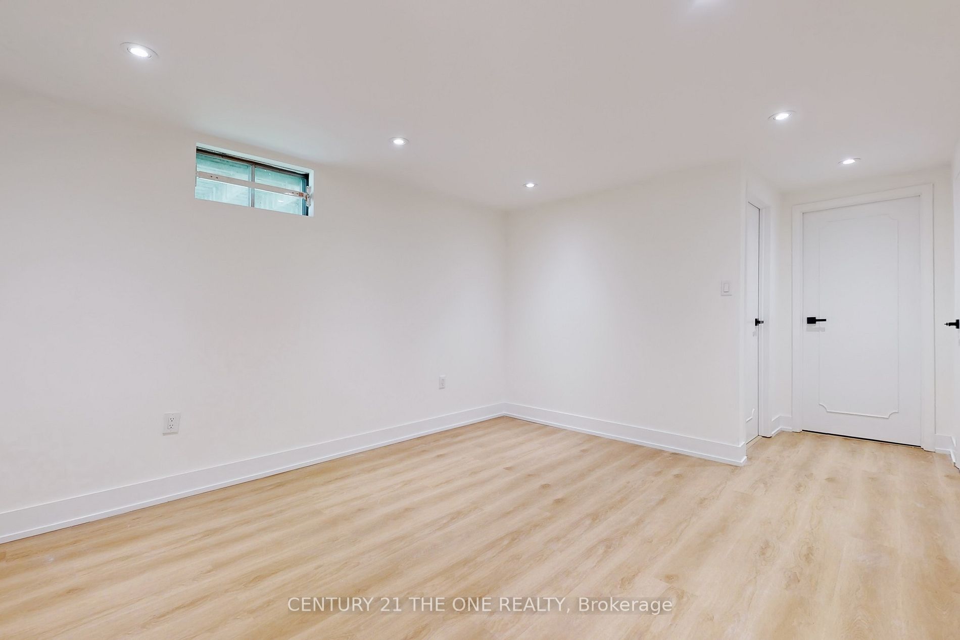 647 Capilano Crescent