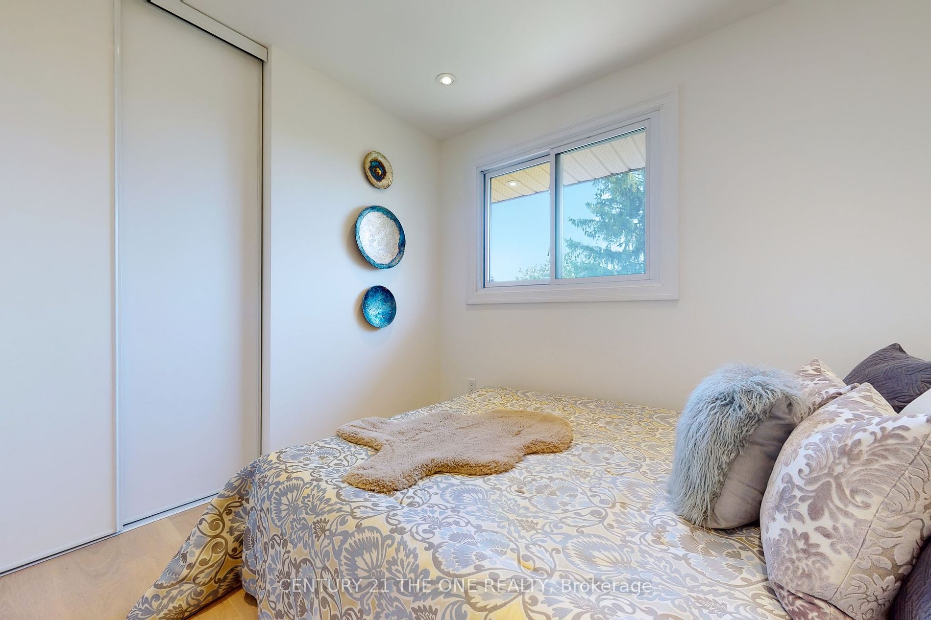 647 Capilano Crescent