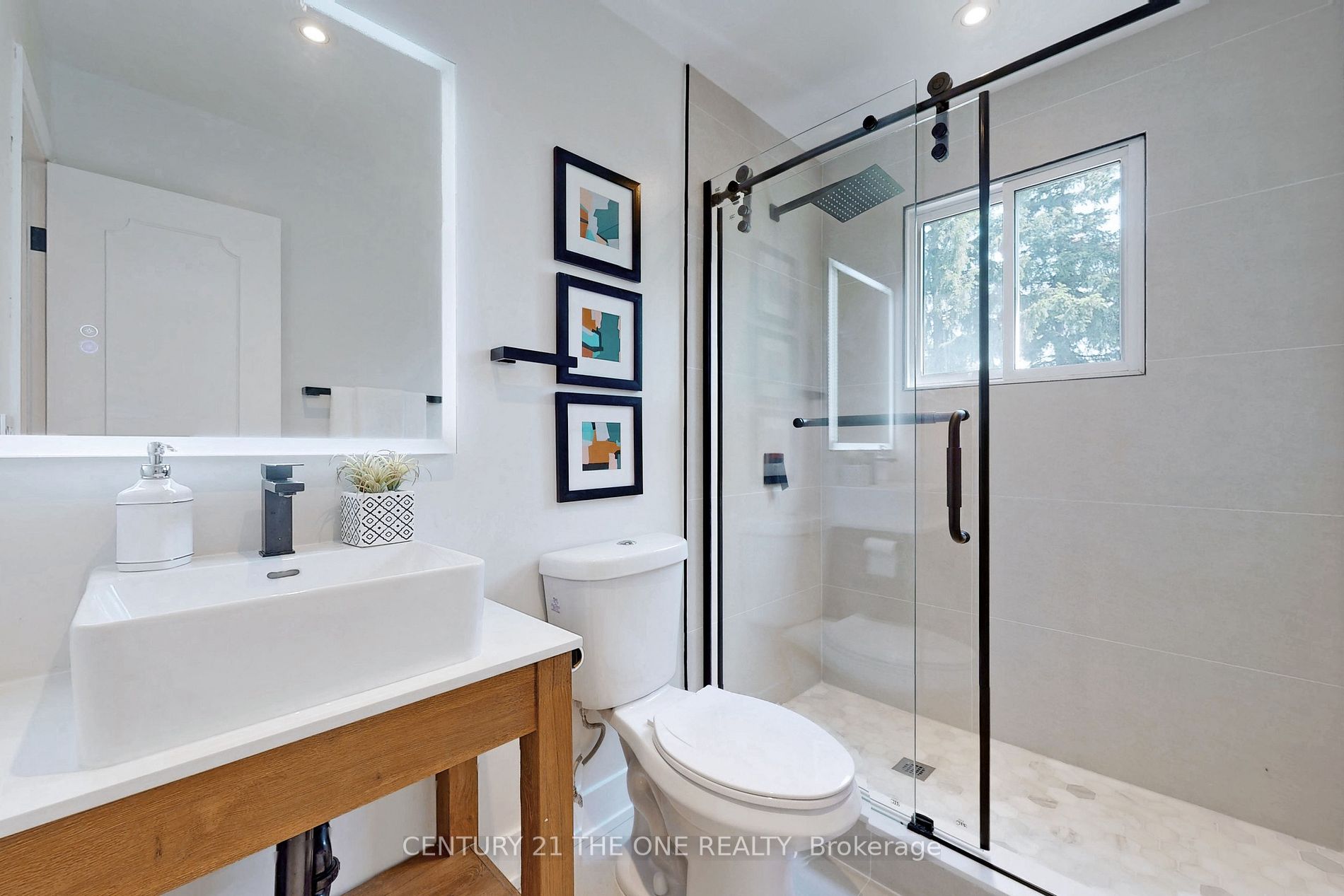 647 Capilano Crescent