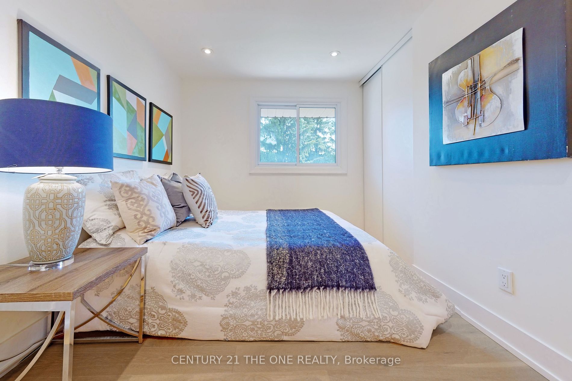 647 Capilano Crescent