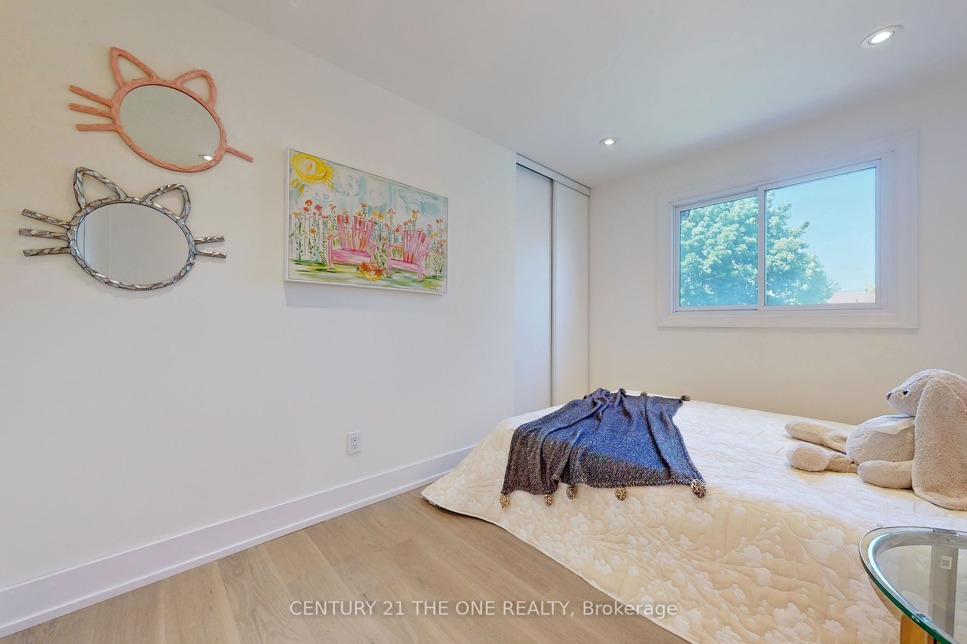 647 Capilano Crescent