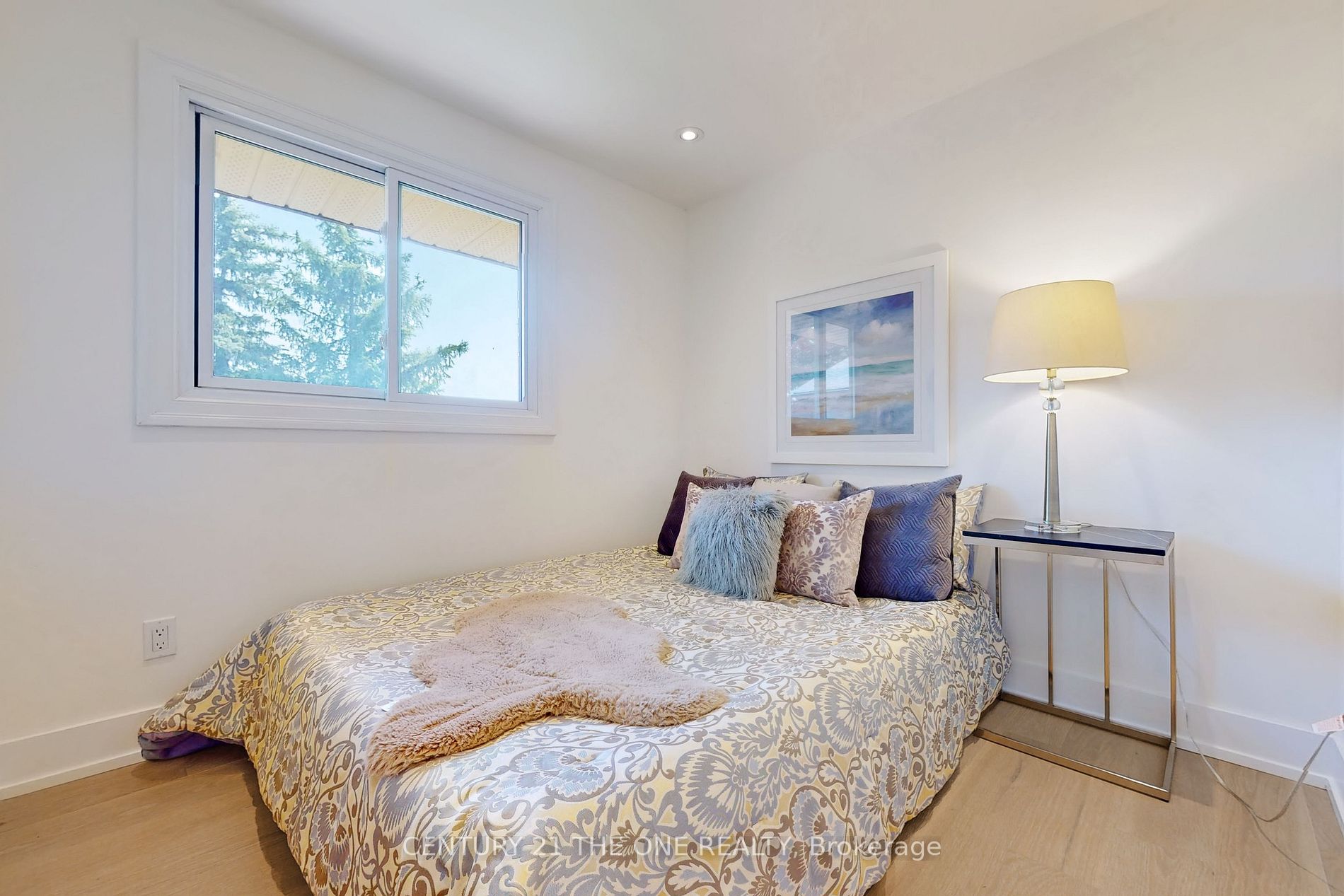 647 Capilano Crescent
