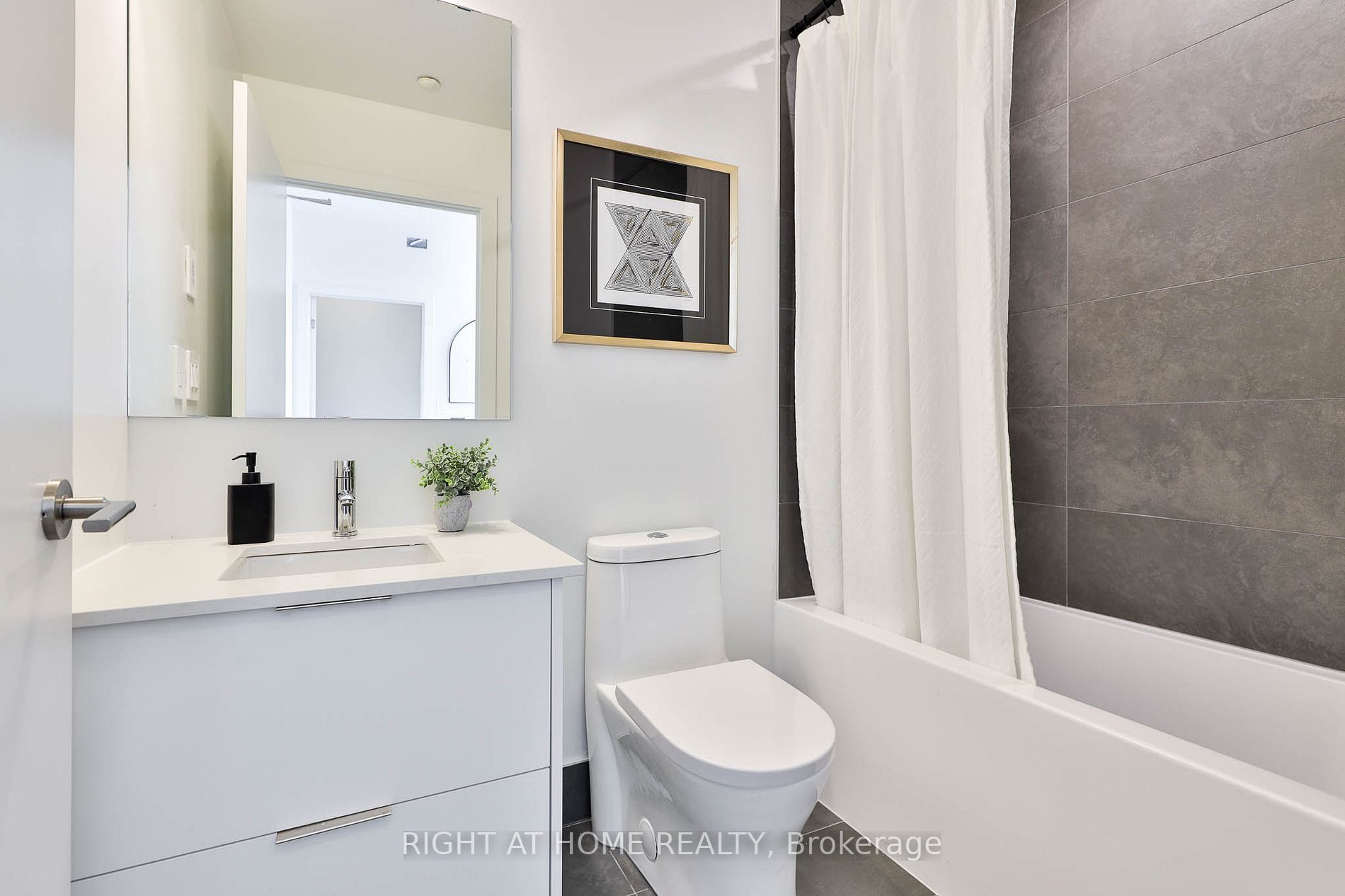 495 Logan Ave, #Ph 4