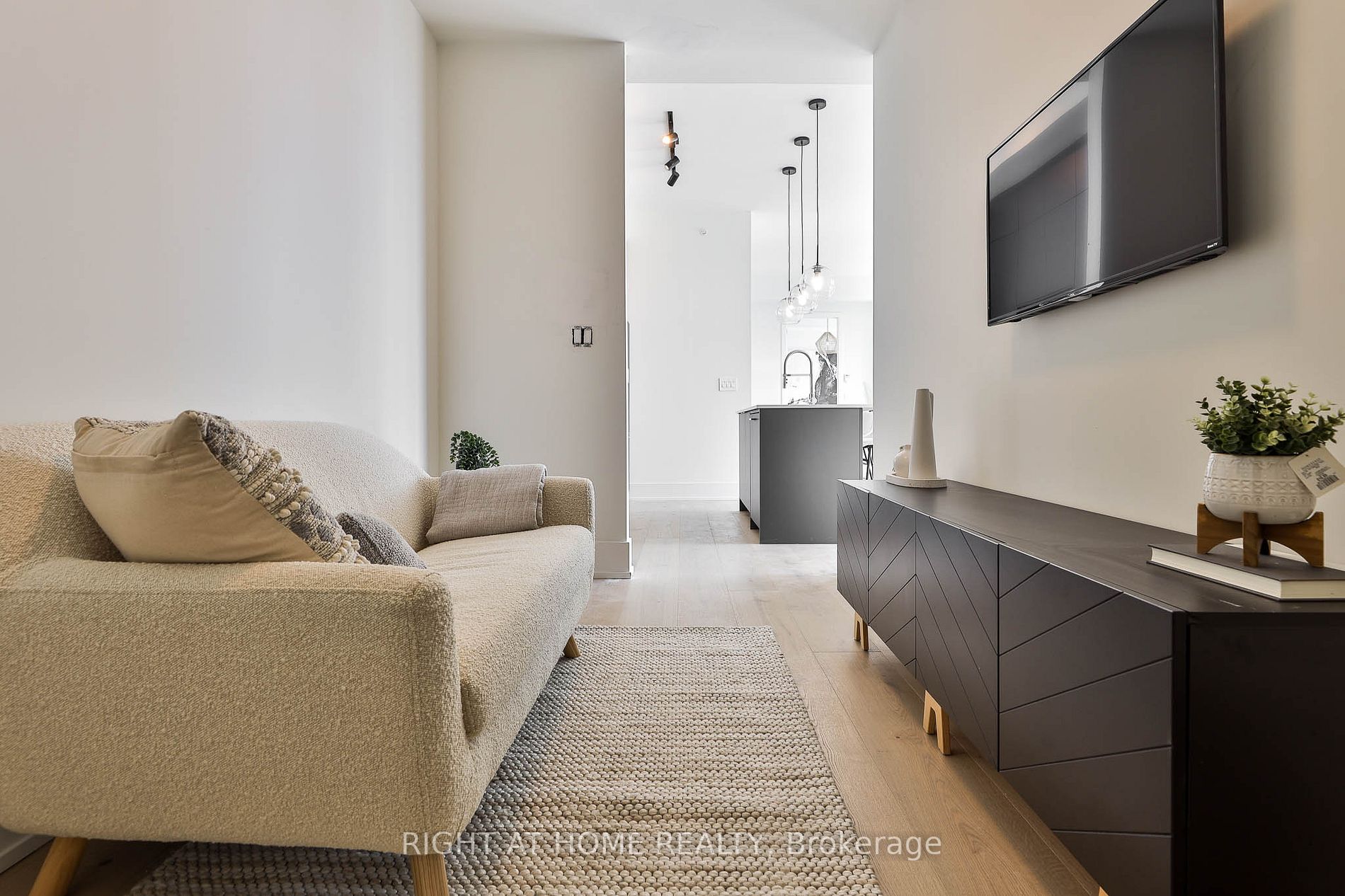 495 Logan Ave, #Ph 4