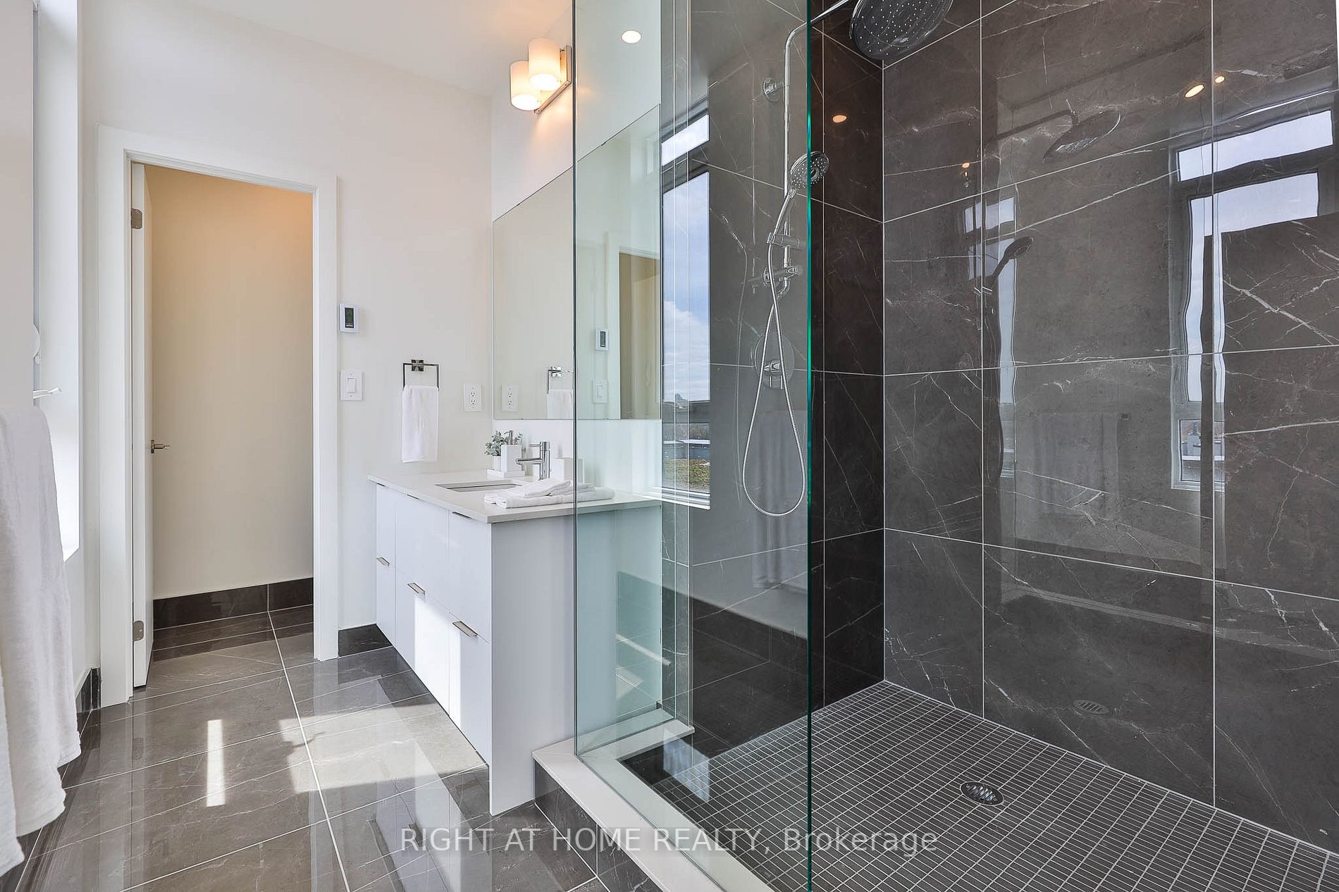 495 Logan Ave, #Ph 4