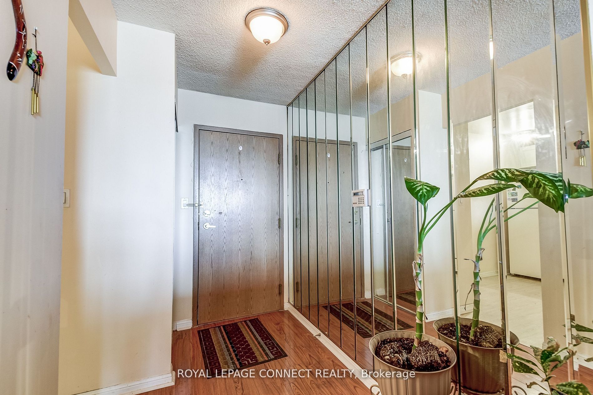 88 Corporate Dr, #1617