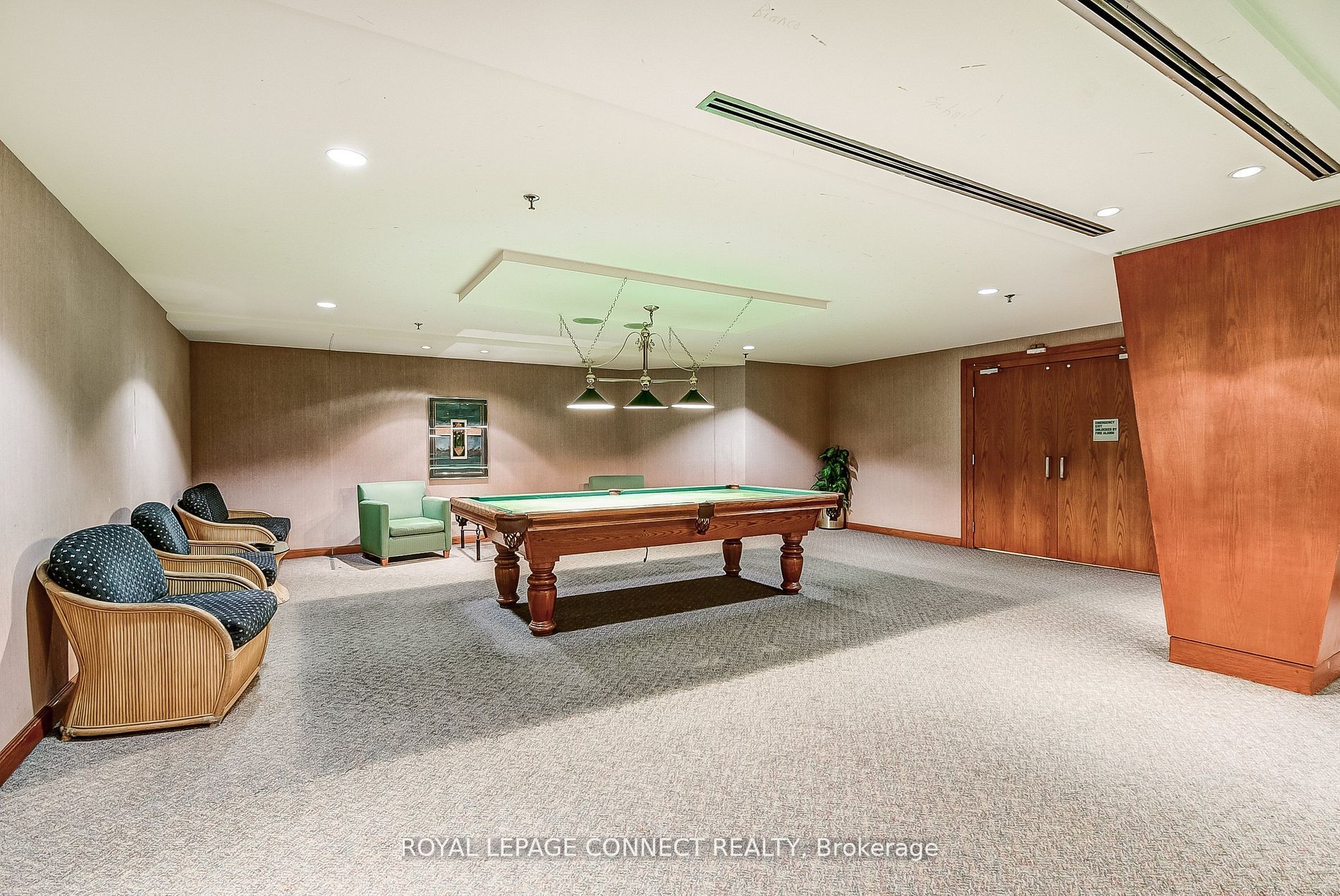 88 Corporate Dr, #1617
