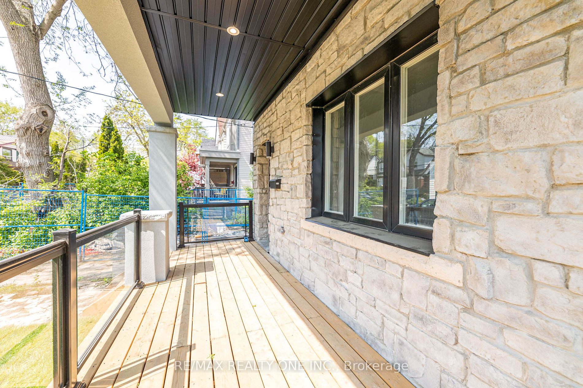 379 Rhodes Ave