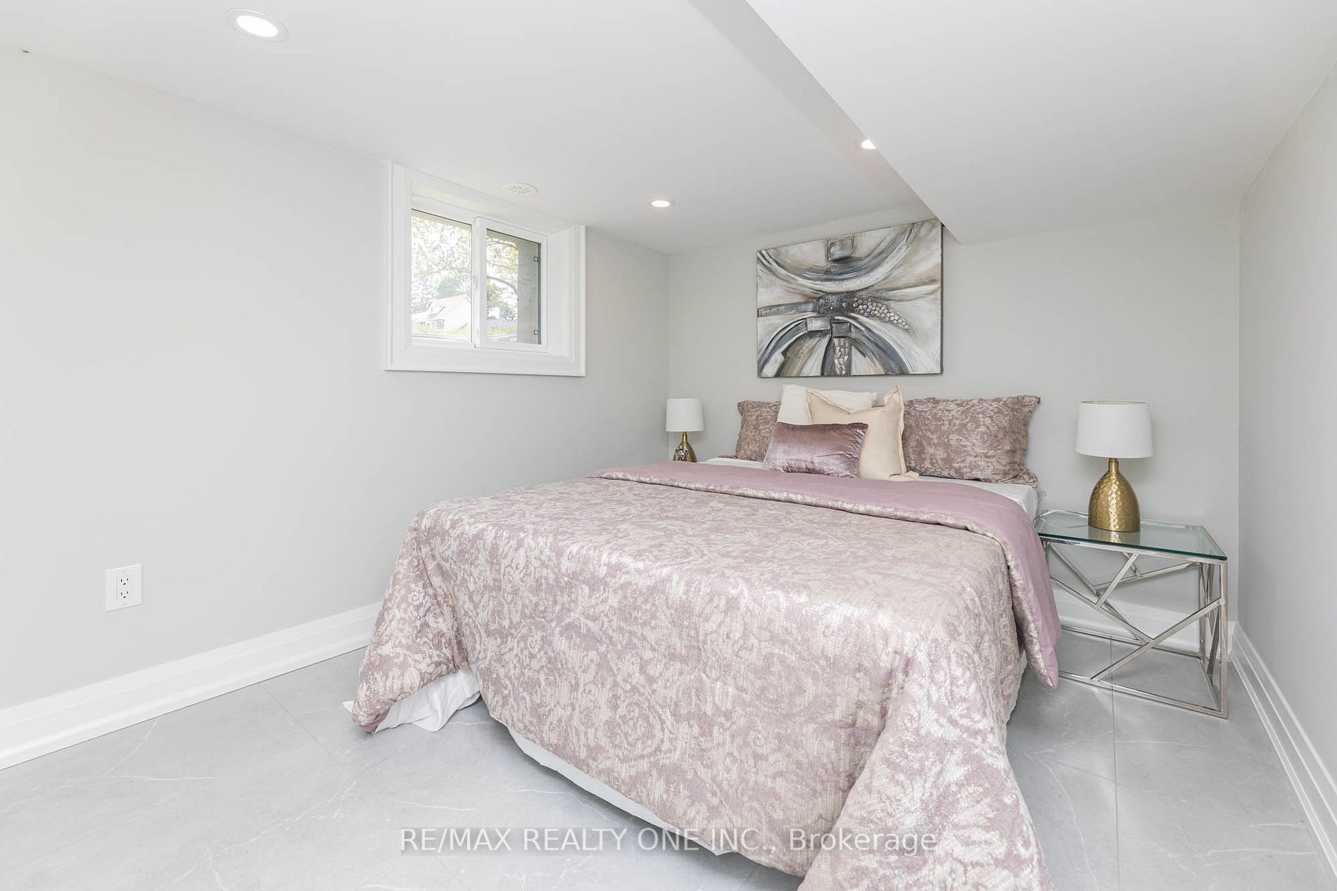379 Rhodes Ave