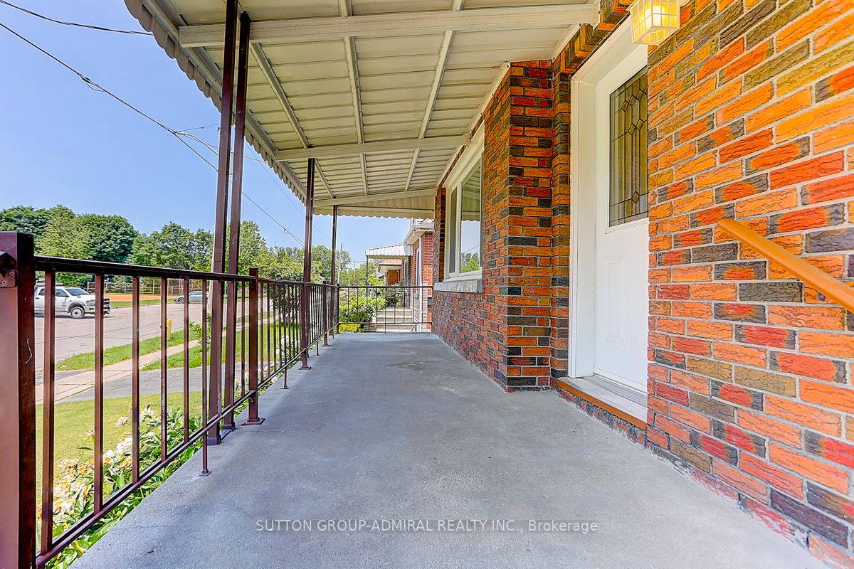 289 James Street W