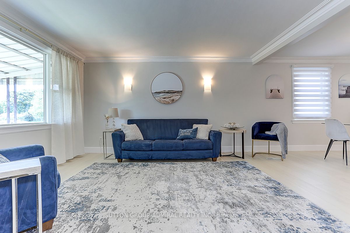289 James Street W