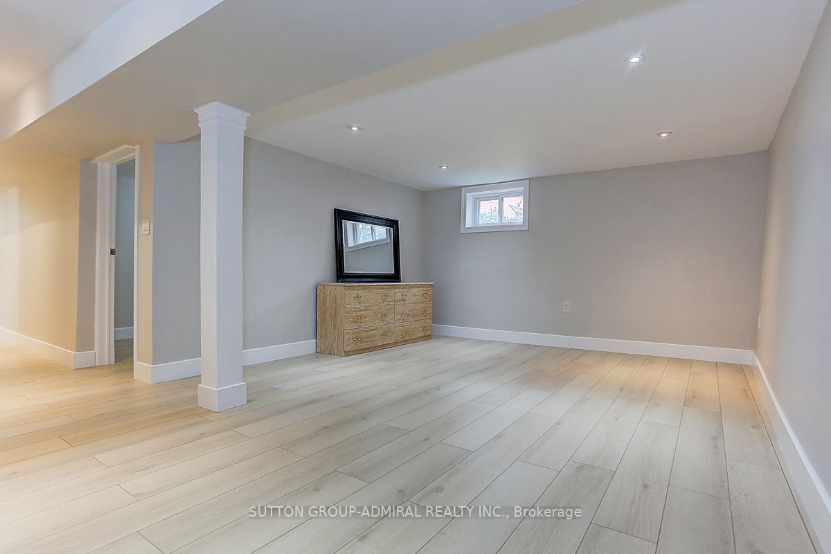 289 James Street W