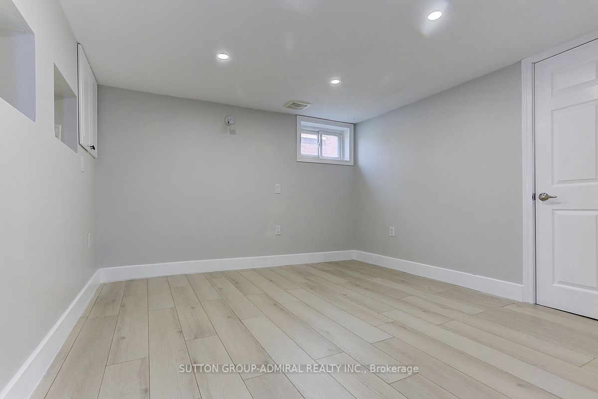 289 James Street W