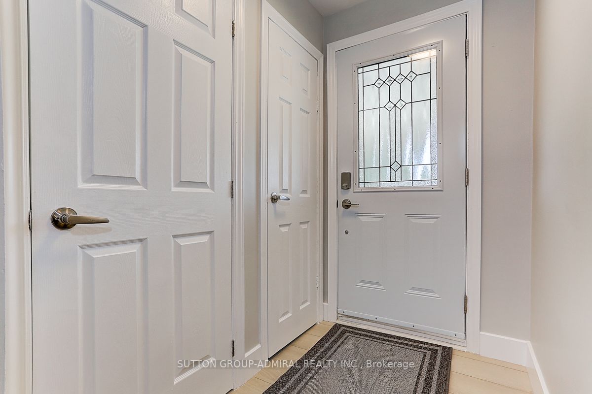 289 James Street W