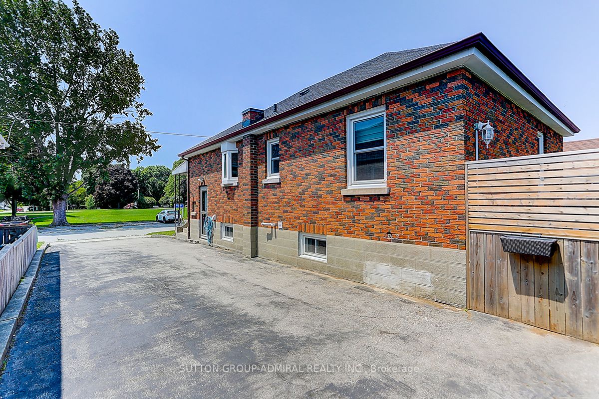 289 James Street W