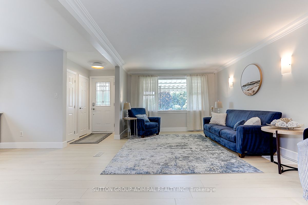 289 James Street W