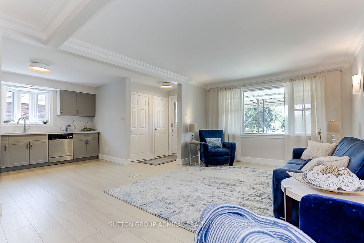 289 James Street W