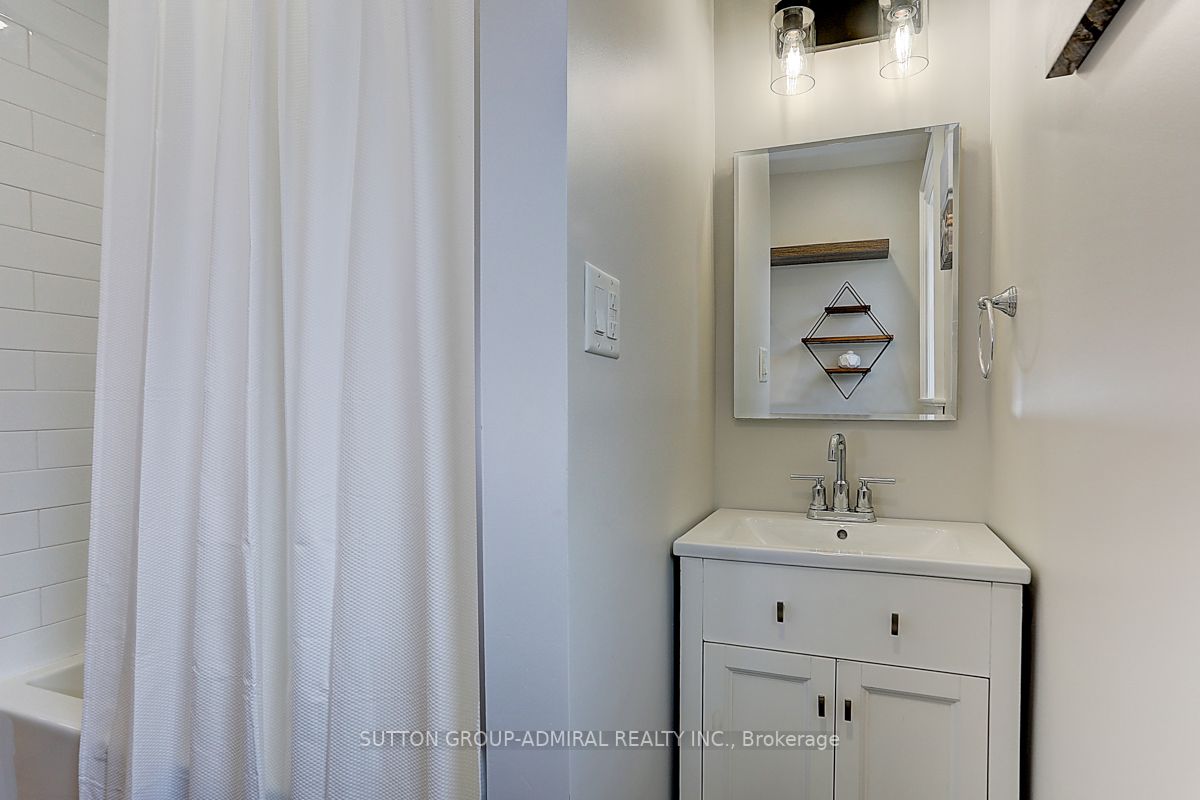 289 James Street W