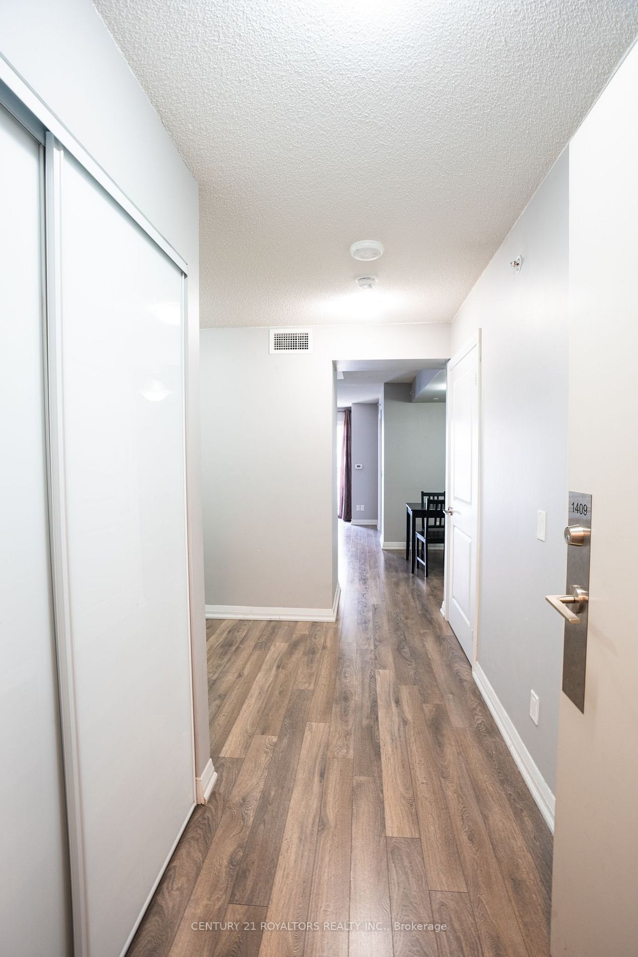 30 Meadowglen Pl, #1409