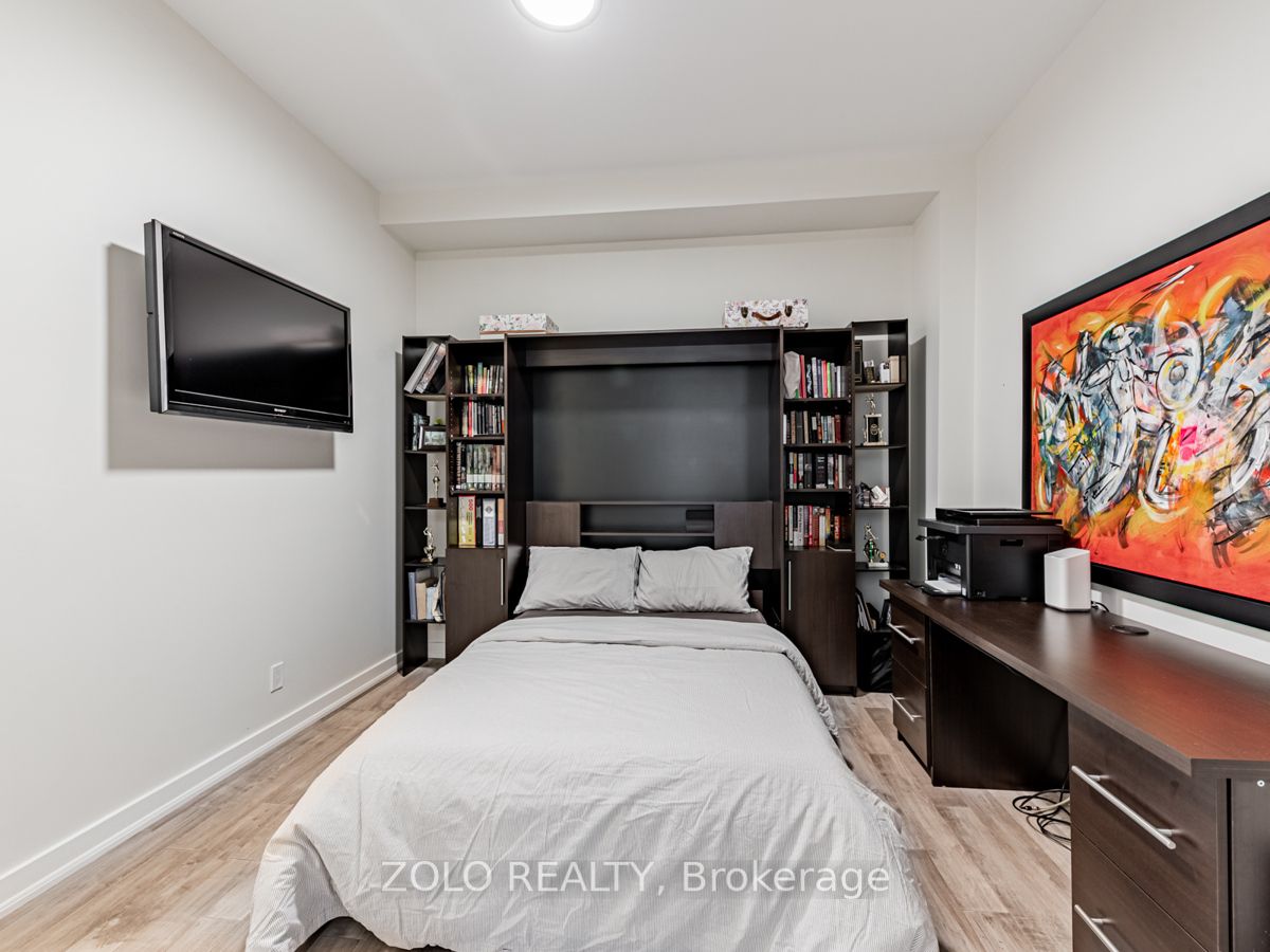 1842 Queen St E, #304
