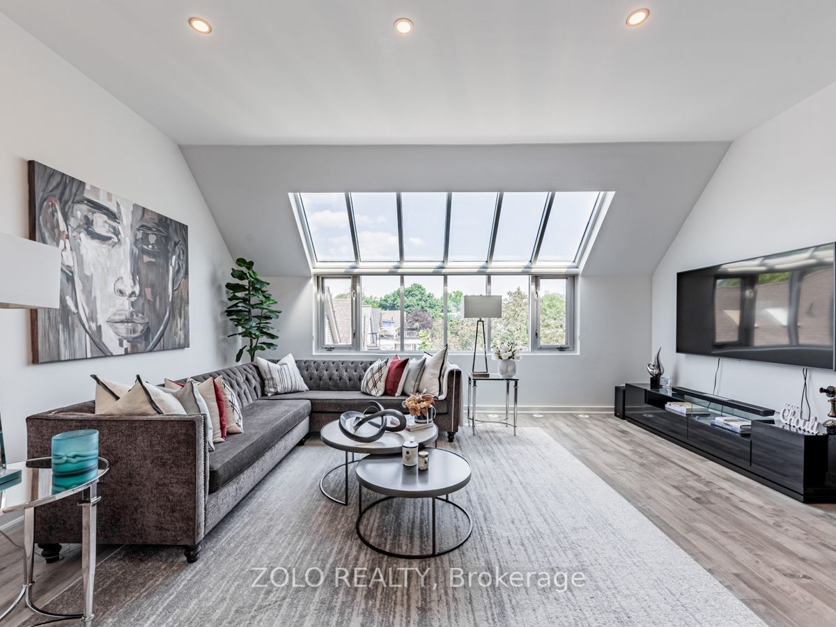 1842 Queen St E, #304