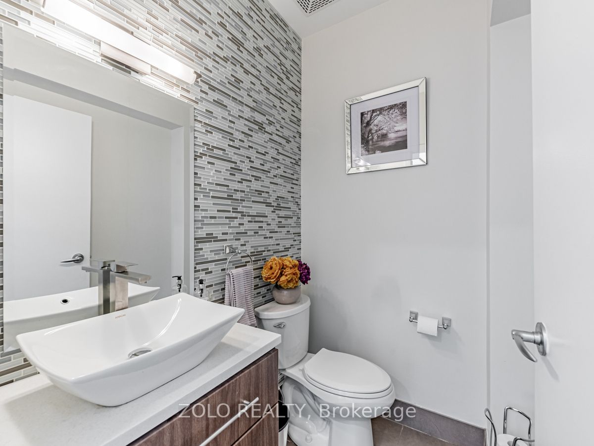 1842 Queen St E, #304