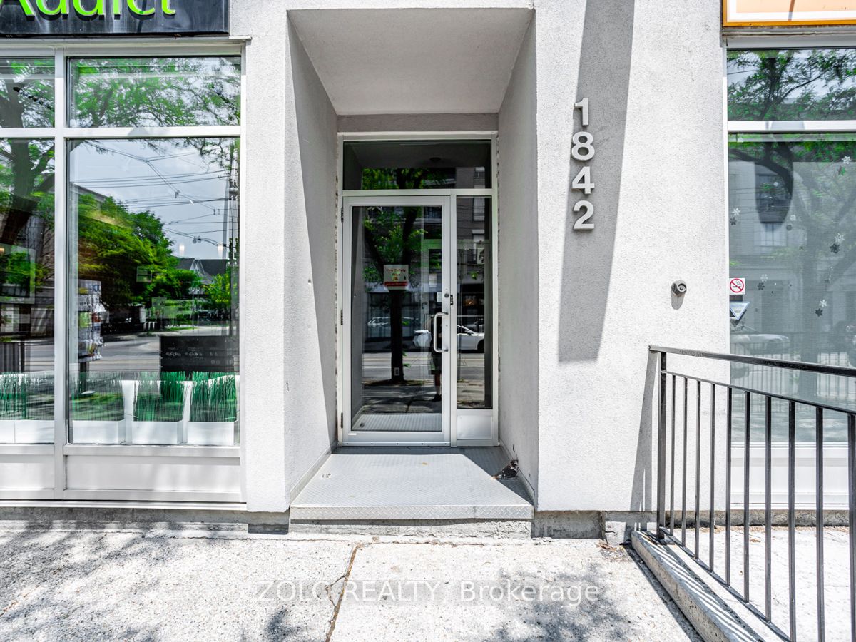 1842 Queen St E, #304