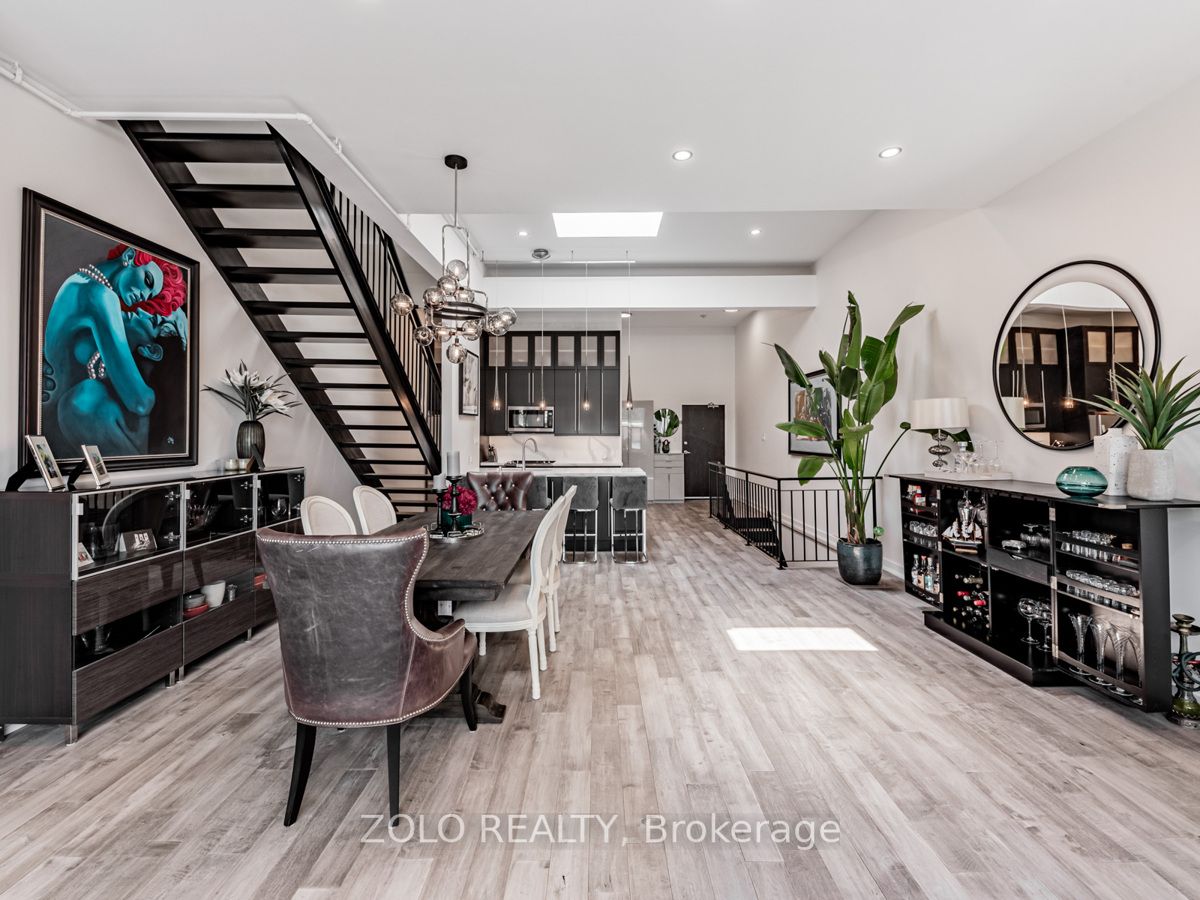 1842 Queen St E, #304