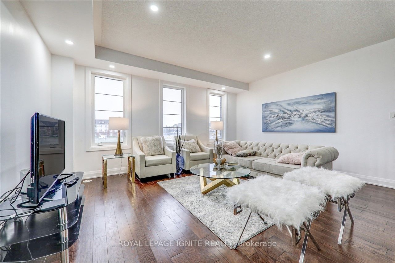 53 King George Way