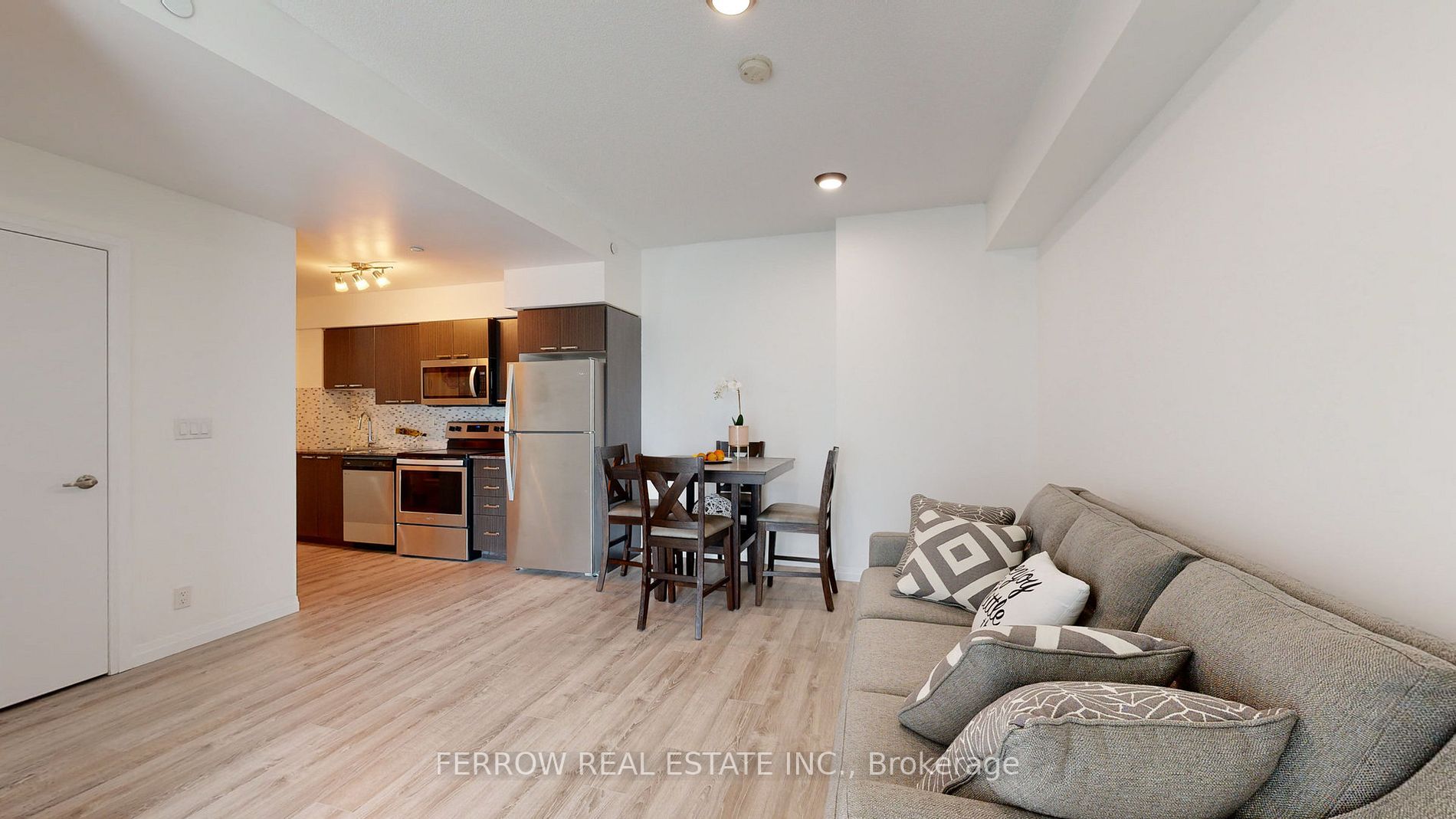 2150 Lawrence Ave E, #204