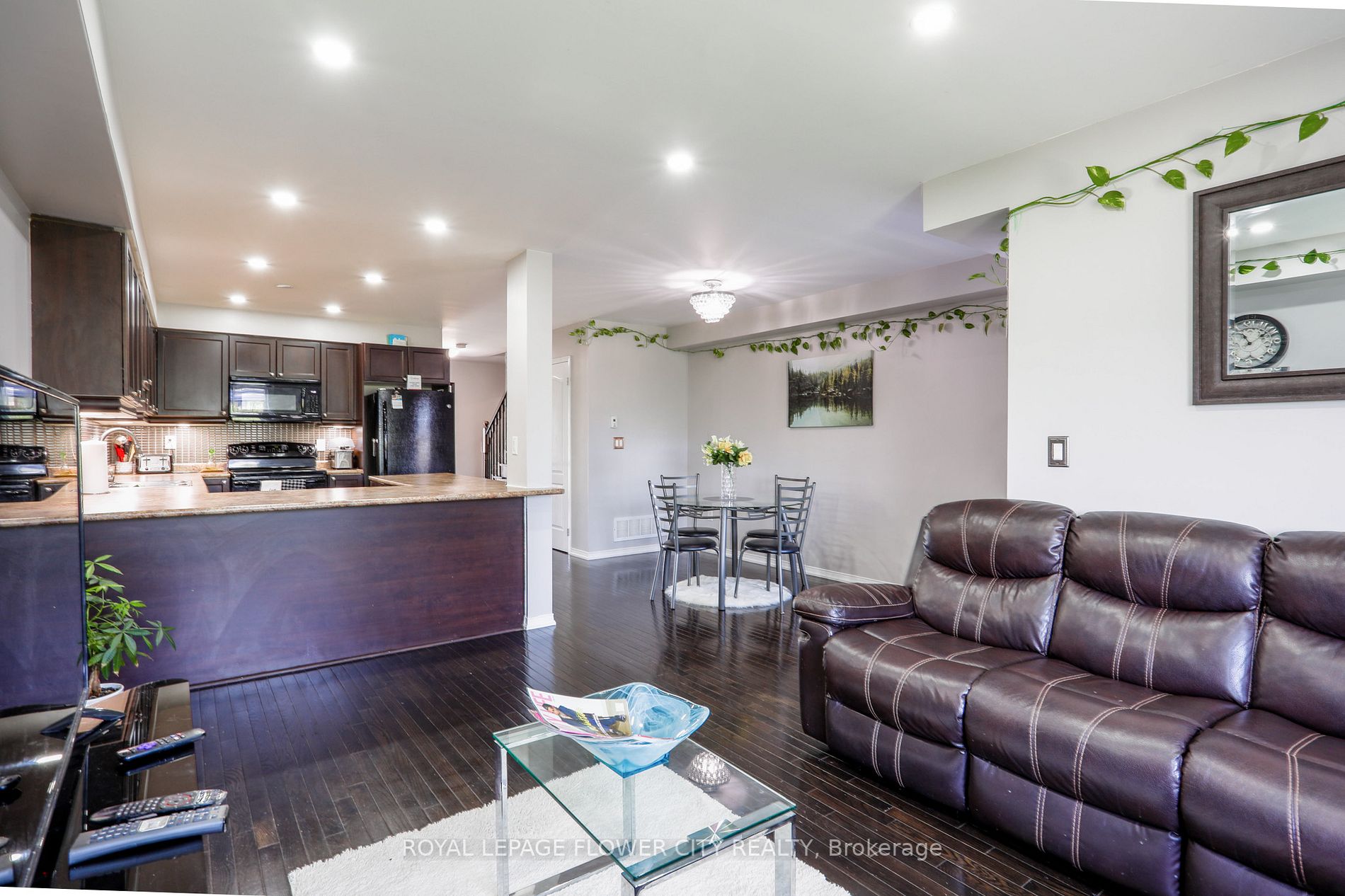 42 Lander Crescent