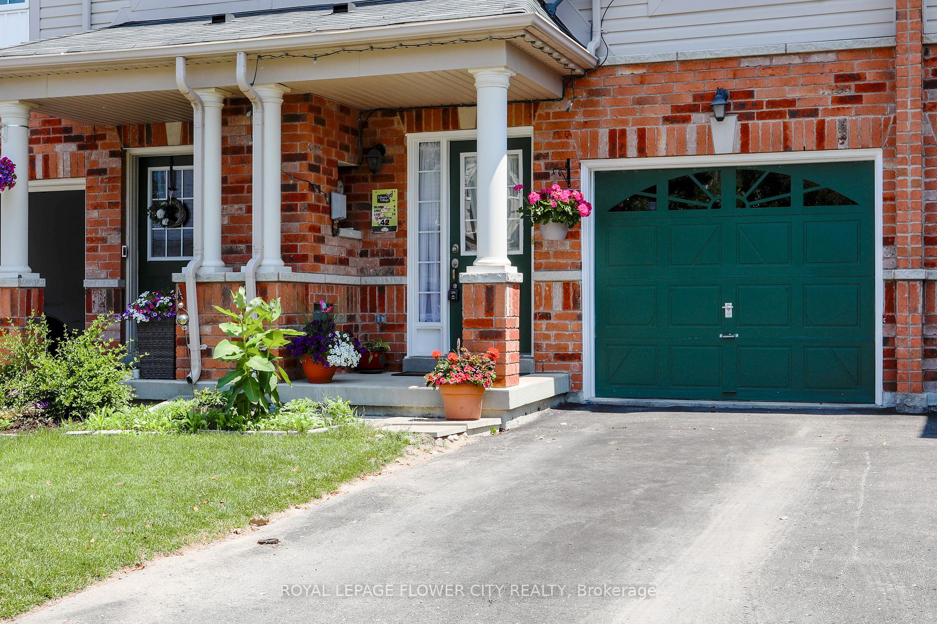 42 Lander Crescent