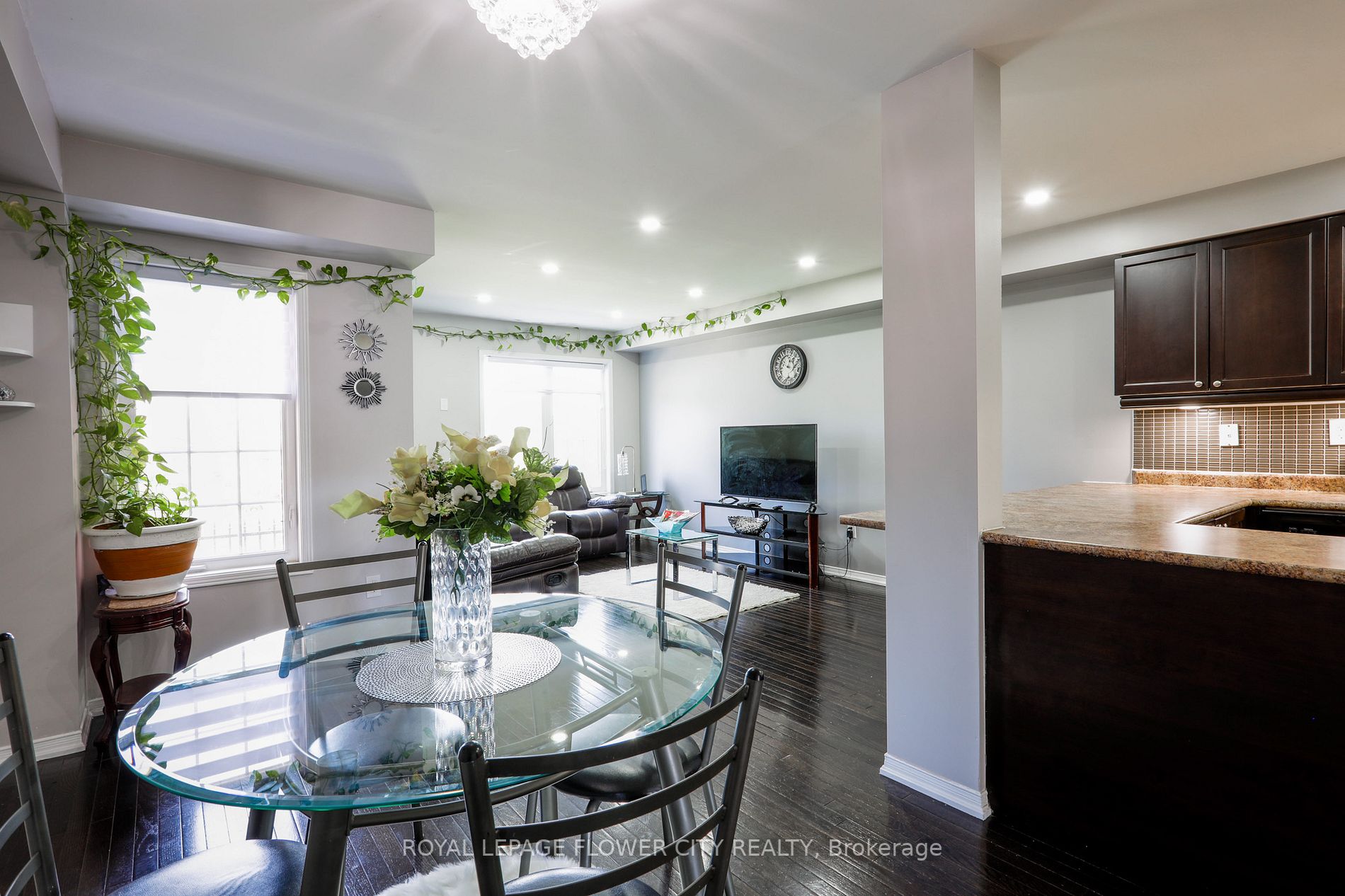 42 Lander Crescent