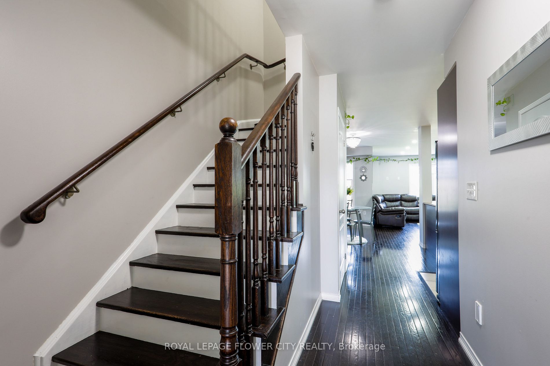 42 Lander Crescent