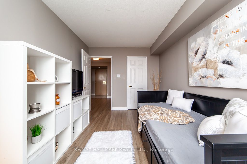 3233 Eglinton Ave E, #907