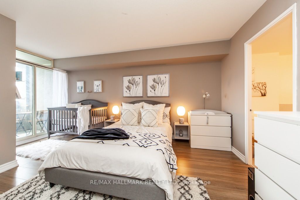 3233 Eglinton Ave E, #907