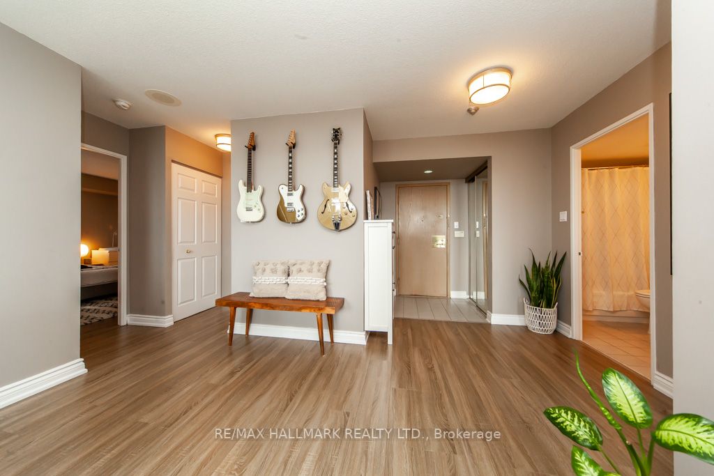 3233 Eglinton Ave E, #907