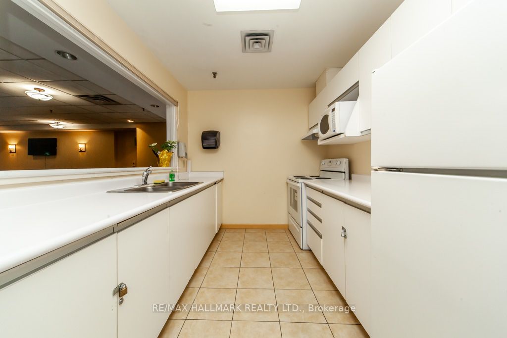 3233 Eglinton Ave E, #907