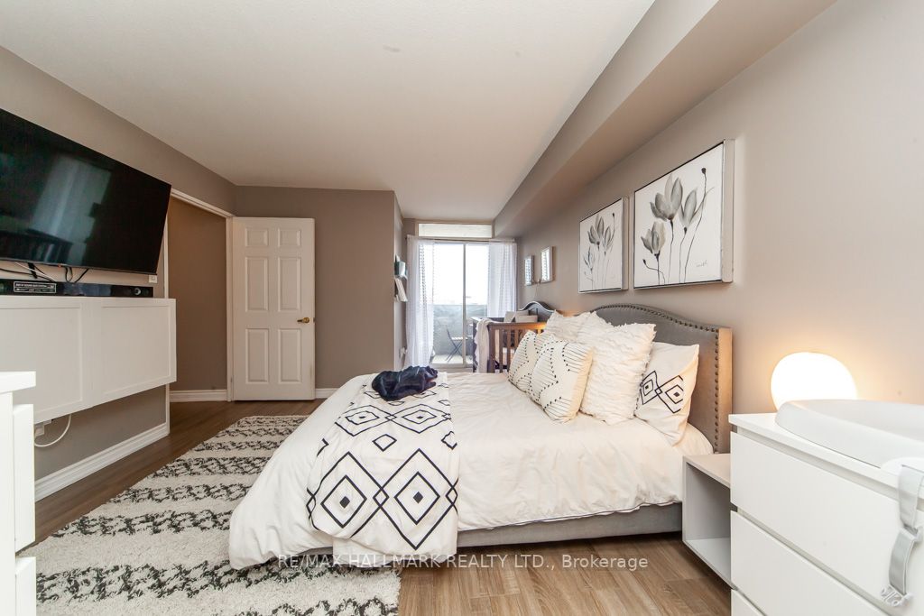 3233 Eglinton Ave E, #907