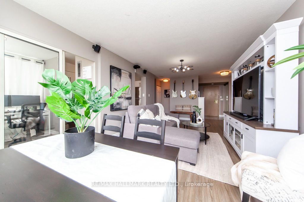 3233 Eglinton Ave E, #907