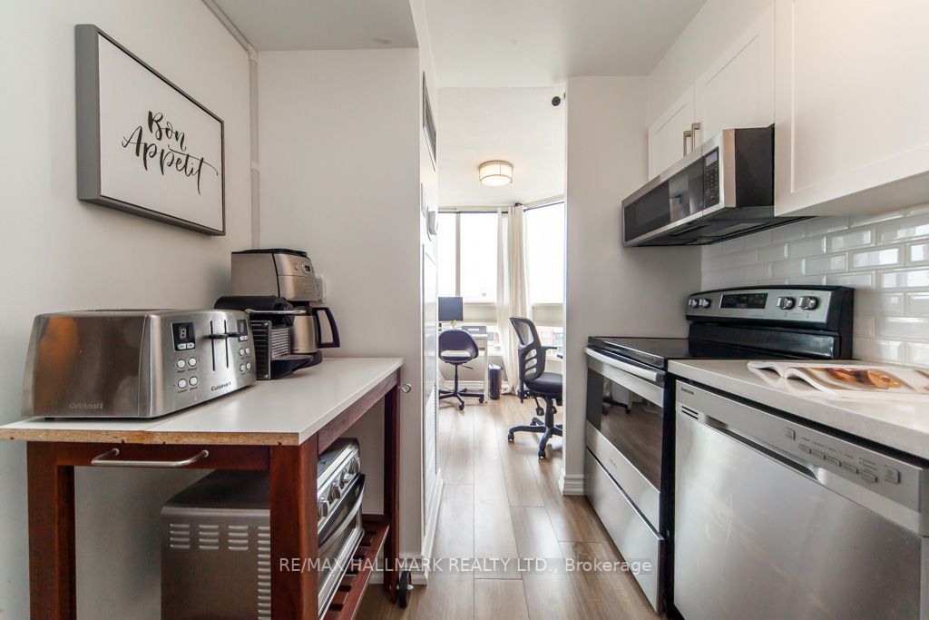 3233 Eglinton Ave E, #907