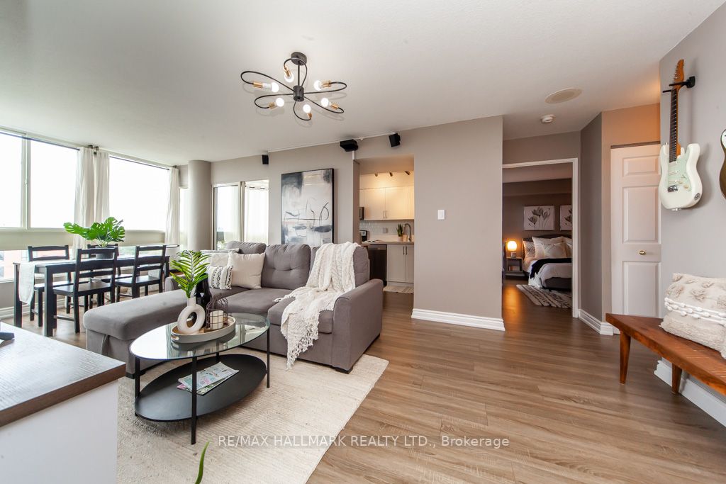 3233 Eglinton Ave E, #907