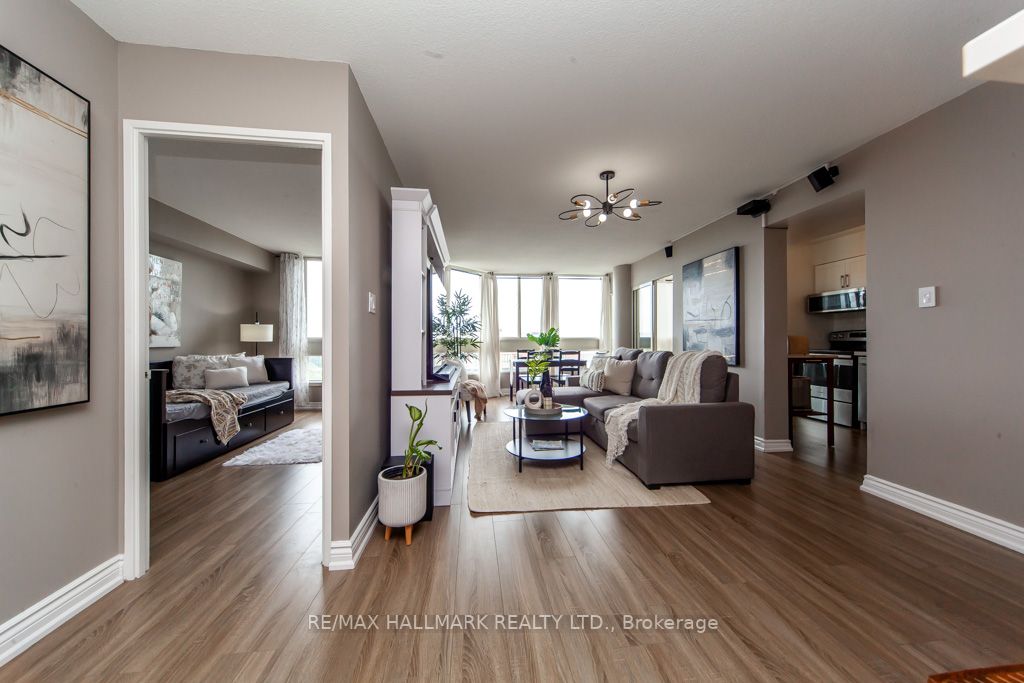 3233 Eglinton Ave E, #907