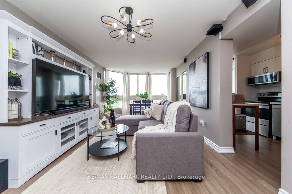 3233 Eglinton Ave E, #907